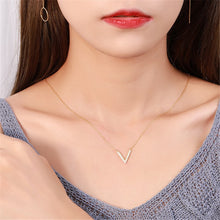 Load image into Gallery viewer, The V-necklace