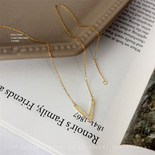 Load image into Gallery viewer, The V-necklace