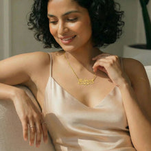 Charger l'image dans la galerie, Woman in a beige satin dress sitting on a couch wearing a gold necklace with 'Alison' engraved.

