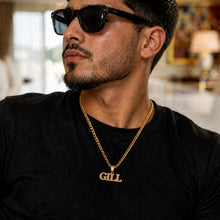Charger l'image dans la galerie, A man wearing a black t-shirt and black sunglasses, wearing a gold chain necklace with a gold 'GILL' initial pendant.
