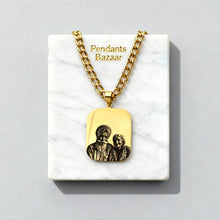Charger l'image dans la galerie, Gold pendant necklace on a marble card with 'Pendants Bazaar' branding.
