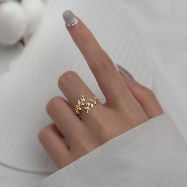 Dainty Leaves Ring