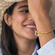 Charger l&#39;image dans la galerie, Custom Hearts Bangle (H9)
